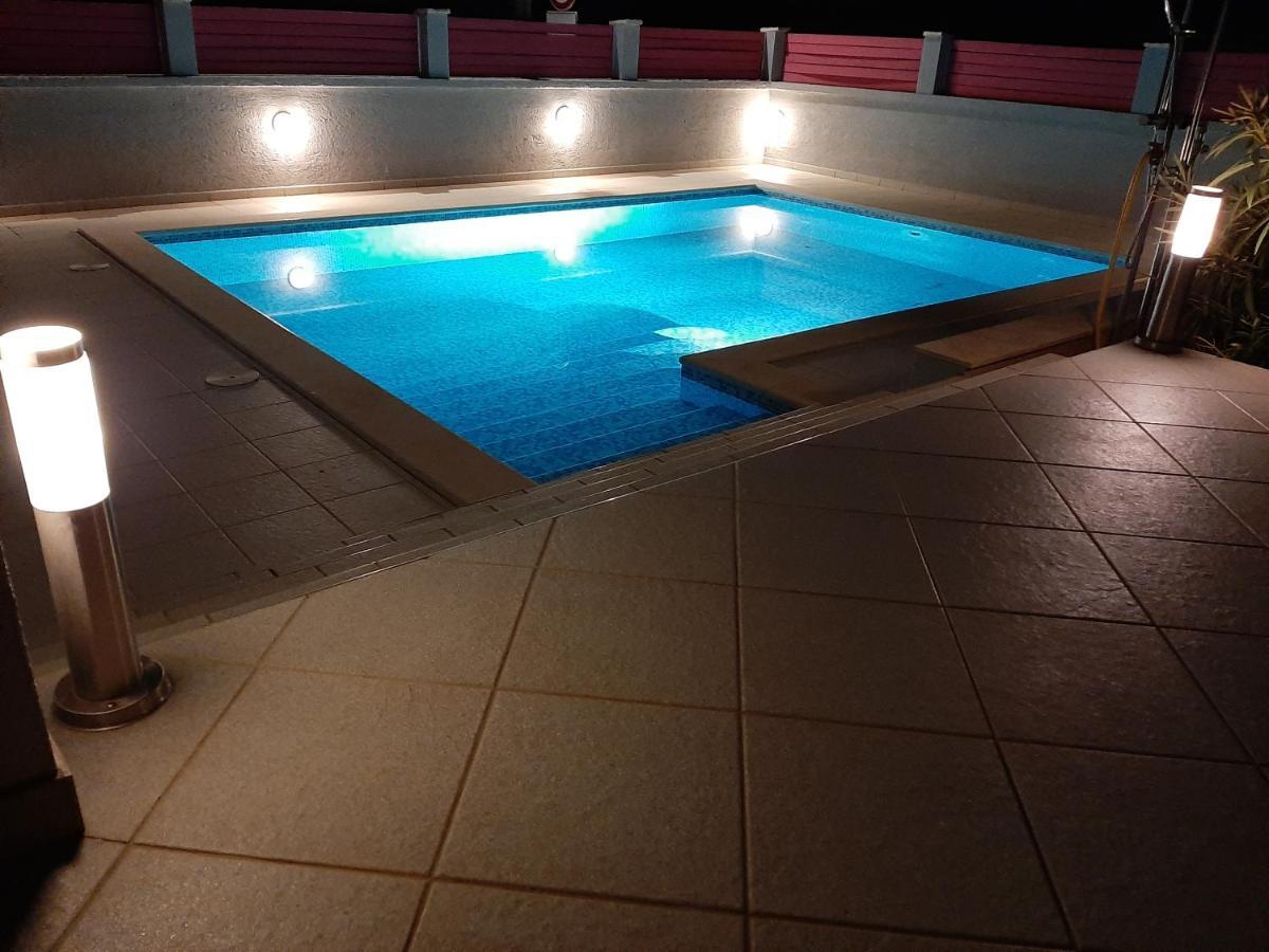 Helles Doppelzimmer Mit Bad, Terrasse Und Pool, Seperater Eingang, Liznjan, Istrien מראה חיצוני תמונה
