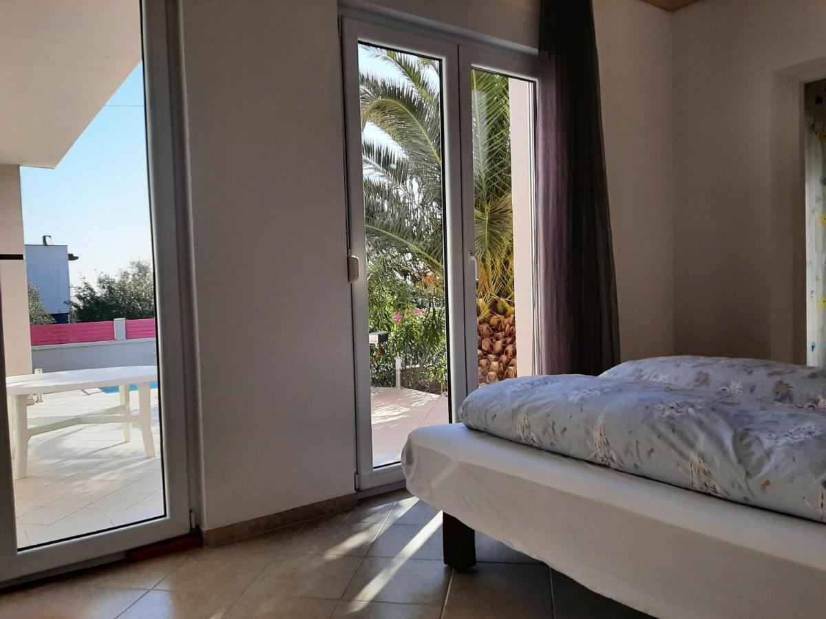 Helles Doppelzimmer Mit Bad, Terrasse Und Pool, Seperater Eingang, Liznjan, Istrien מראה חיצוני תמונה