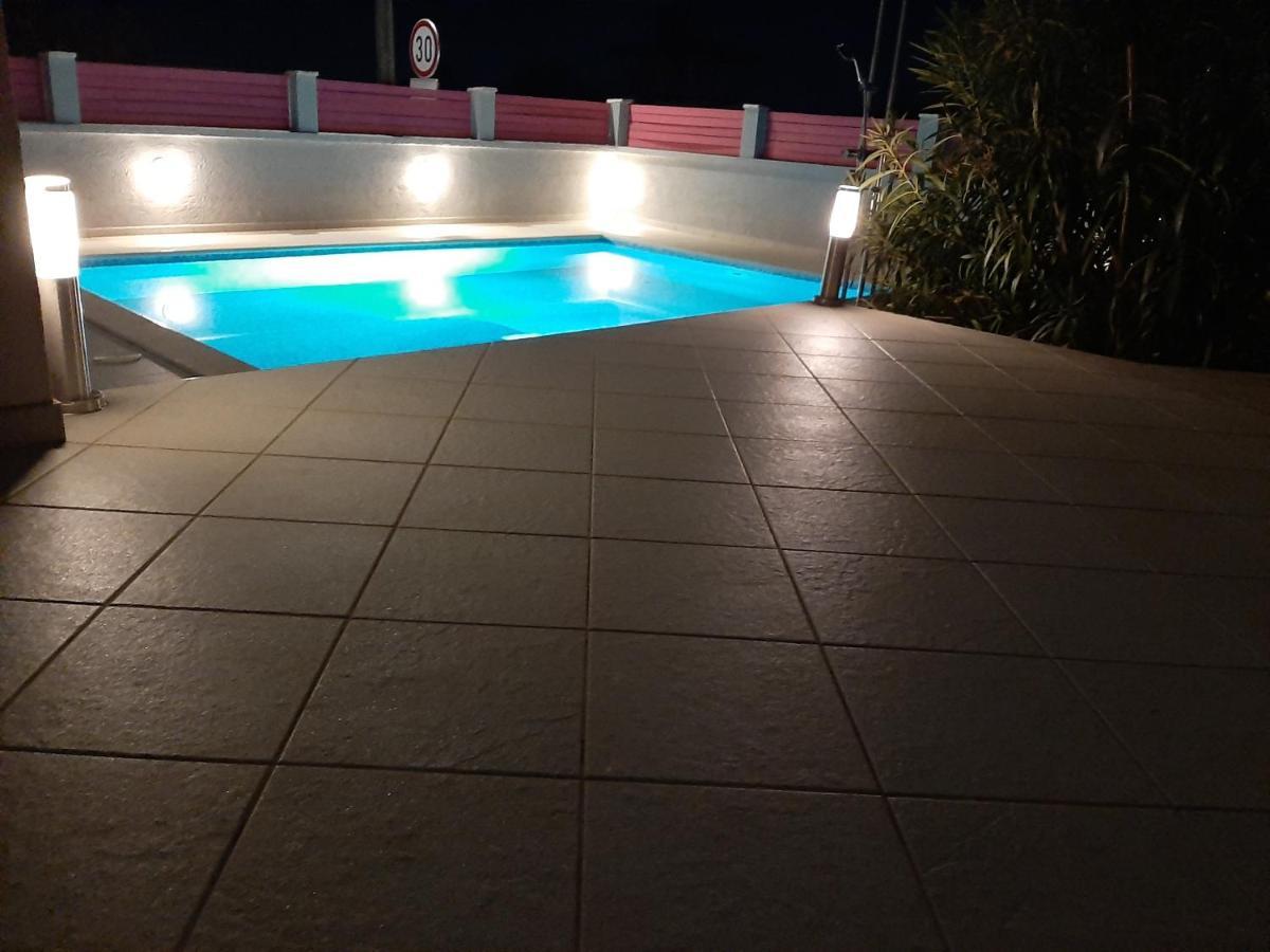 Helles Doppelzimmer Mit Bad, Terrasse Und Pool, Seperater Eingang, Liznjan, Istrien מראה חיצוני תמונה