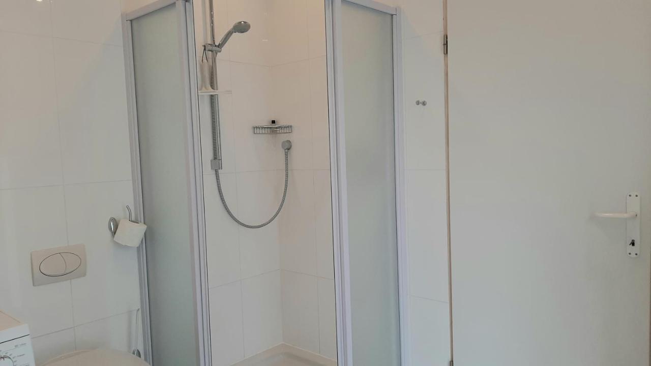 Helles Doppelzimmer Mit Bad, Terrasse Und Pool, Seperater Eingang, Liznjan, Istrien מראה חיצוני תמונה