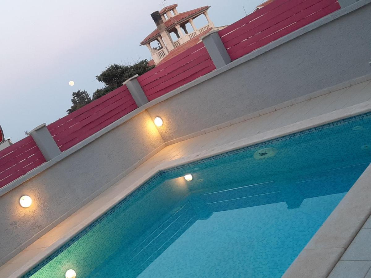 Helles Doppelzimmer Mit Bad, Terrasse Und Pool, Seperater Eingang, Liznjan, Istrien מראה חיצוני תמונה